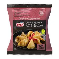 Vici Gyoza Pieróg z nadzieniem z salami, kurczakiem, serem Mozzarella 300 g